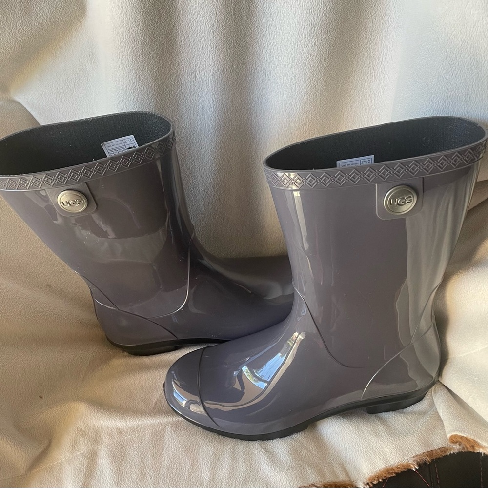 UGG  Rain Boots - Picture 3 of 13